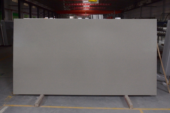 Résistance Grey Color Quartz Stone Slab de glissement de la classe 3 3000X1500X20mm pour le dessus de banc de cuisine