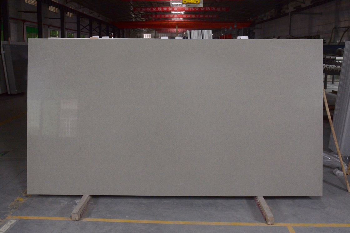 Résistance Grey Color Quartz Stone Slab de glissement de la classe 3 3000X1500X20mm pour le dessus de banc de cuisine