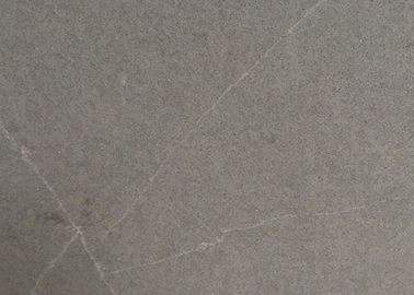 Carrelages gris-clair de quartz de pierre colorée de quartz de partie supérieure du comptoir de cuisine
